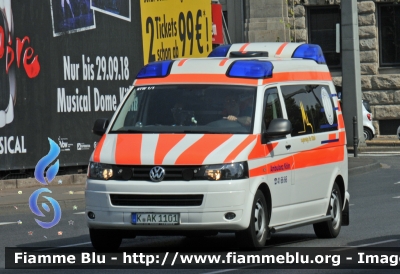 Volkswagen Transporter T6
Bundesrepublik Deutschland - Germany - Germania
Ambulance Köln
Parole chiave: Ambulanza Ambulance Volkswagen Transporter_T6