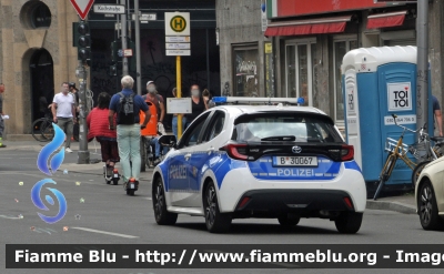 Toyota Yaris Hybrid III serie
Bundesrepublik Deutschland - Germania
Landespolizei Freie Stadt Berlin-
Polizia territoriale Città di Berlino
