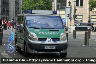 Renault Trafic III serie
Bundesrepublik Deutschland - Germania
Landespolizei Freie Stadt Berlin-
Polizia territoriale Città di Berlino
Parole chiave: Ambulance Ambulanza