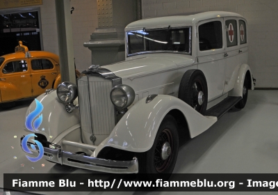 Packard Single Six V serie 1927
Koninkrijk België - Royaume de Belgique - Königreich Belgien - Belgio
Ambulance
Conservata presso il Museo dell'auto di Bruxelles
Parole chiave: Packard Single_Six_Vserie Ambulanza