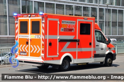 Mercedes-Benz Sprinter III serie
Bundesrepublik Deutschland - Germany - Germania
Feuerwehr Koln
Parole chiave: Ambulanza Ambulance Mercedes-Benz Sprinter_IIIserie