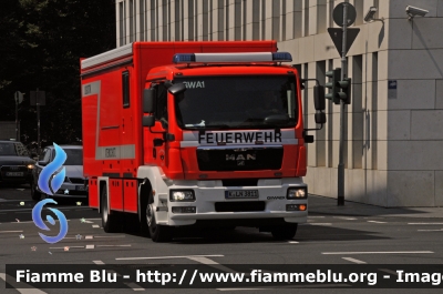 Man ?
Bundesrepublik Deutschland - Germany - Germania
Feuerwehr Koln
