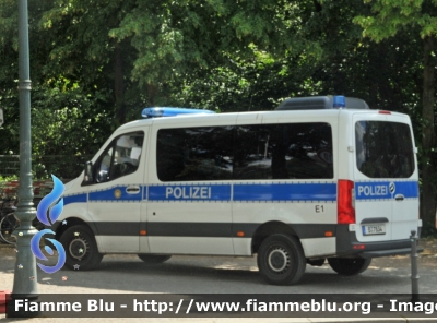 Mercedes-Benz Sprinter IV serie
Bundesrepublik Deutschland - Germania
Landespolizei Freie Stadt Berlin-
Polizia territoriale Città di Berlino
