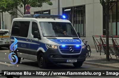 Mercedes-Benz Sprinter IV serie 
Bundesrepublik Deutschland - Germania
Landespolizei Freie Stadt Berlin-
Polizia territoriale Città di Berlino
Parole chiave: Ambulance Ambulanza