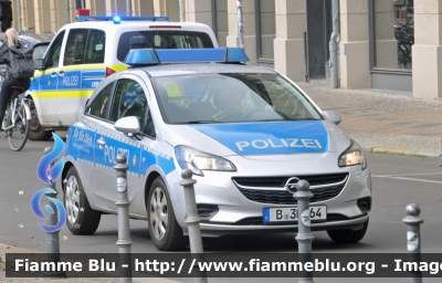 Opel Corsa
Bundesrepublik Deutschland - Germania
Landespolizei Freie Stadt Berlin-
Polizia territoriale Città di Berlino
