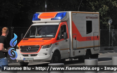 Mercedes-Benz Sprinter IV serie
Bundesrepublik Deutschland - Germania
Sanitaetsdienst der Bundeswehr
Parole chiave: Ambulance Ambulanza