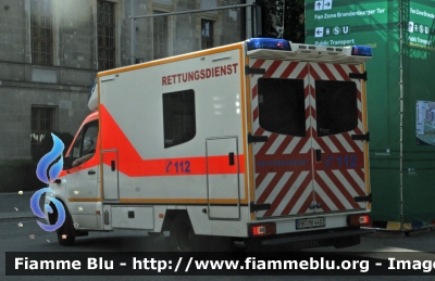 Mercedes-Benz Sprinter IV serie
Bundesrepublik Deutschland - Germania
Sanitaetsdienst der Bundeswehr
Parole chiave: Ambulance Ambulanza