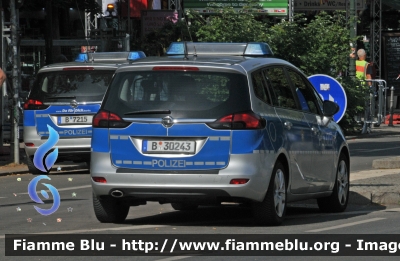 Opel Zafira  
Bundesrepublik Deutschland - Germania
Landespolizei Freie Stadt Berlin-
Polizia territoriale Città di Berlino
