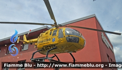 Bölkow Bo 105
Bundesrepublik Deutschland - Germania
ADAC Luftrettung
Christoph 31 - N4573T
Primo elisoccorso di Berlino, immatricolato in USA per poter transitare sul territorio della DDR
Parole chiave: Ambulance Ambulanza