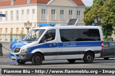 Mercedes-Benz Sprinter III serie restyle

Bundesrepublik Deutschland - Germania
Landespolizei Freie Stadt Berlin-
Polizia territoriale Città di Berlino
