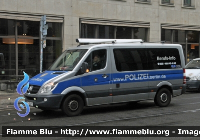 Mercedes-Benz Sprinter III serie
Bundesrepublik Deutschland - Germania
Landespolizei Freie Stadt Berlin-
Polizia territoriale Città di Berlino
