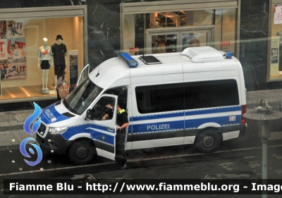 Mercedes-Benz Sprinter IV serie
Bundesrepublik Deutschland - Germania
Landespolizei Freie Stadt Berlin-
Polizia territoriale Città di Berlino
