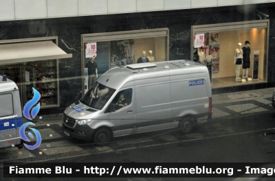 Mercedes-Benz Sprinter IV serie
Bundesrepublik Deutschland - Germania
Landespolizei Freie Stadt Berlin-
Polizia territoriale Città di Berlino
