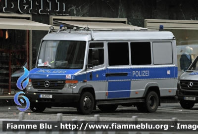 Mercedes-Benz Vario 813D
Bundesrepublik Deutschland - Germania
Landespolizei Freie Stadt Berlin-
Polizia territoriale Città di Berlino
