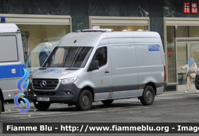 Mercedes-Benz Sprinter IV serie
Bundesrepublik Deutschland - Germania
Landespolizei Freie Stadt Berlin-
Polizia territoriale Città di Berlino
