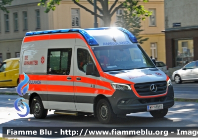 Mercedes-Benz Sprinter III serie restyle
Österreich - Austria
Die Joanniter
Wien - Vienna
Parole chiave: Ambulanza Ambulance