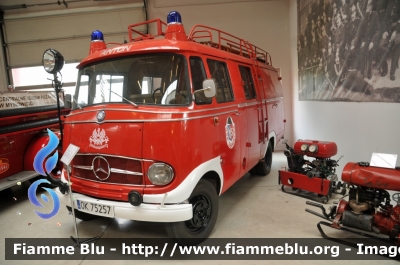 Mercedes-Benz ?
Rzeczpospolita Polska - Polonia
Central Museum of Firefighting Mysłowice
