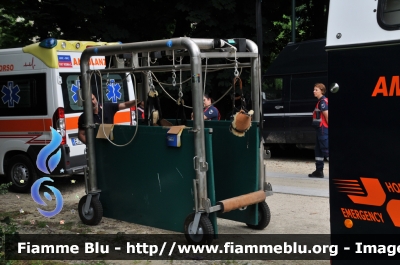 Carrello Trailer Thiel Matrix 
Carabinieri
 4° Reggimento a Cavallo 
 Ambulanza Veterinaria
Struttura di sostegno Cavalli
 Allestimento Thiel
 Rimorchio CC BY741
