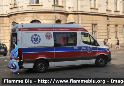 Mercedes-Benz Sprinter III serie restyle
Rzeczpospolita Polska - Polonia
Krakowskie Pogotowie Ratunkowe (Cracovia EMS)
Parole chiave: Ambulanza Ambulance