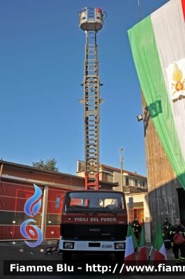 Iveco 140-25
Vigili del Fuoco
 Comando Provinciale di Monza
 Distaccamento Volontario di Carate Brianza MB
Autoscala di provenienza tedesca ricondizionata Fortini
VF 26965
Parole chiave: Iveco 140-25 VF26965