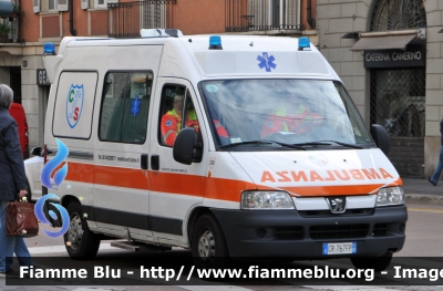 Peugeot Boxer II serie
CVS Corpo Volontari del Soccorso Milano
Parole chiave: Lombardia (MI) Ambulanza Peugeot Boxer_IIserie