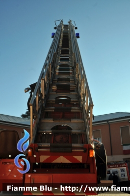 Iveco 140-25
Vigili del Fuoco
 Comando Provinciale di Monza
 Distaccamento Volontario di Carate Brianza MB
Autoscala di provenienza tedesca ricondizionata Fortini
VF 26965
Parole chiave: Iveco 140-25