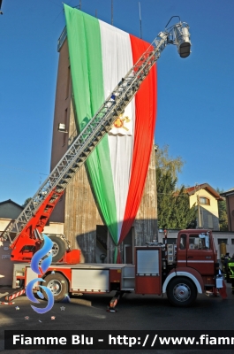 Iveco 140-25
Vigili del Fuoco
 Comando Provinciale di Monza
 Distaccamento Volontario di Carate Brianza MB
Autoscala di provenienza tedesca ricondizionata Fortini
VF 26965
Parole chiave: Iveco 140-25 VF26965