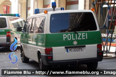 Volkswagen Transporter T4
Bundesrepublik Deutschland - Germania
Landespolizei 
Bayern - München 
Polizia territoriale della Baviera
- Monaco 
Parole chiave: Volkswagen Transporter_T4