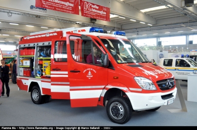 Mercedes-Benz Sprinter 4x4 III Serie
Vigili del Fuoco
Distretto di Riva del Garda
Corpo Volontario di Dro (TN)
AutoPompaSerbatoio allestimento Kofler Fahrzeugbau
VF 3E8 TN
Parole chiave: Mercedes-Benz Sprinter_4x4_IIIserie VF3E8TN Reas_2009