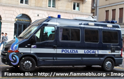 Renault Master III serie
Polizia Locale 
 Verona
 Ufficio Mobile
 Allestimento Project Service
 POLIZIA LOCALE YA 820 AC
Parole chiave: Renault Master_IIIserie PoliziaLocaleYA820AC