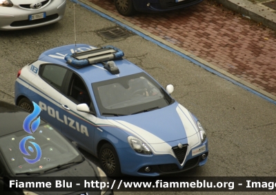 Alfa Romeo Nuova Giulietta restyle
Polizia di Stato
Squadra Volante 
Allestimento NCT Nuova Carrozzeria Torinese
Decorazione Grafica Artlantis
POLIZIA M3902
Parole chiave: Poliziam3902 Alfa-Romeo Nuova_Giulietta_restyle