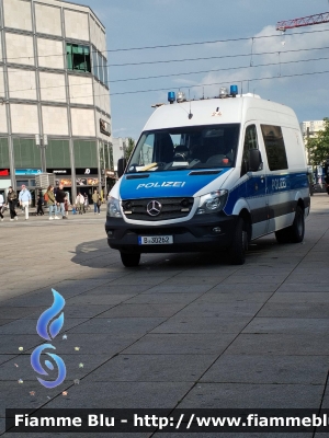 Mercedes-Benz Sprinter III serie restyle
Bundesrepublik Deutschland - Germania
Landespolizei Freie Stadt Berlin-
Polizia territoriale Città di Berlino
