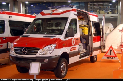 Mercedes-Benz Sprinter 4x4 III serie
Croce Rossa Italiana 
Comitato Provinciale di Bolzano
Posto Medico Avanzato
Parole chiave: Mercedes-Benz Sprinter_4x4_IIIserie Civil_Protect_2011