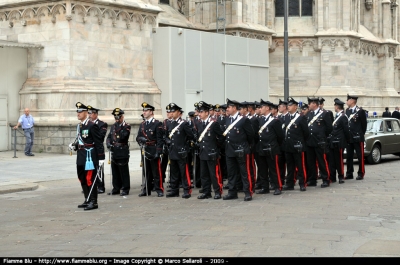 Schieramento reparti
Festa Arma dei Carabinieri 2009
Milano P.za Duomo
Parole chiave: Lombardia Feste