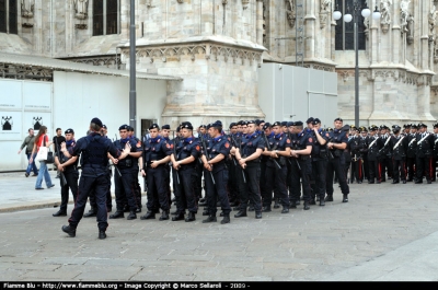 Schieramento reparti
Festa Arma dei Carabinieri 2009
Milano P.za Duomo
Parole chiave: Lombardia Feste