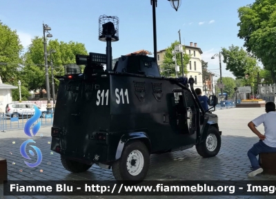 Land Rover Defender / Otocar
Türkiye Cumhuriyeti - Turchia
Polis - Polizia
