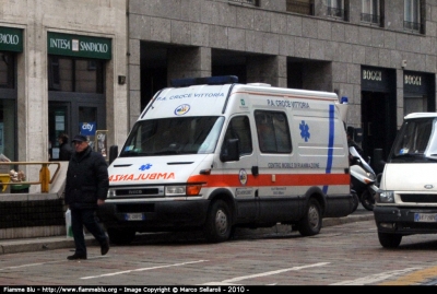 Iveco Daily II serie
PA Croce Vittoria Milano
Parole chiave: Lombardia (MI) Ambulanza Iveco Daily_IIserie