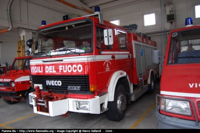 Iveco 190-26
Vigili del Fuoco
Distretto di Pergine Valsugana
Corpo Volontario di Pergine Valsugana (TN)
VF C03 TN
Parole chiave: VVFF Volontari Pergine Valsugana TN