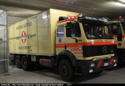 Mercedes-Benz 1935
Croce Bianca Provinciale - Weises Kreuz Landeslitung
Colonna di Protezione Civile
PC ZS070
Parole chiave: Mercedes-Benz 1935 PCZS070