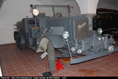 Autobotte Henschel
Österreich - Austria
Mezzo Storico
Museo dei Vigili del Fuoco Markt St.Florian
Parole chiave: Mezzi storici vigili del fuoco