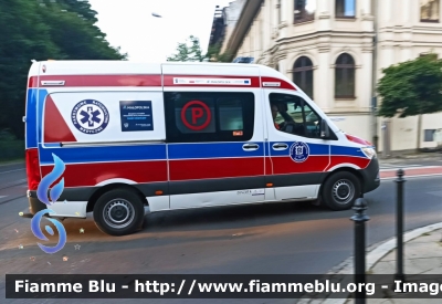 Volkswagen Crafter
Rzeczpospolita Polska - Polonia
Krakowskie Pogotowie Ratunkowe (Cracovia EMS)
Parole chiave: Ambulanza Ambulance