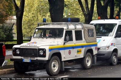 Land Rover Defender 110
Protezione Civile Regione Liguria 
Unità Operativa LGE
Parole chiave: Liguria Land Rover Defender_110 Settimana_Protezione_Civile_Milano_2010