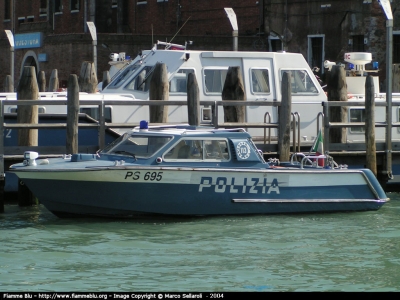 Motoscafo
Polizia di Stato
Questura di Venezia
PS 695
Parole chiave: Veneto Laguna Mezzi_acquatici