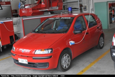 Fiat Punto II serie
Vigili del Fuoco
Distretto di Pergine Valsugana
Corpo Volontario di Pergine Valsugana (TN)
VF Z41 TN
Parole chiave: VVFF Volontari Pergine Valsugana TN Fiat_Punto II serie