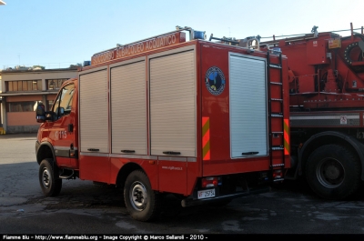 Iveco Daily 4x4 IV serie
Vigili del Fuoco 
Comando di Milano Via Messina
NSSA
VF 25734
Parole chiave: Iveco Daily_4x4_IVserie VF25734 Santa_Barbara_2010