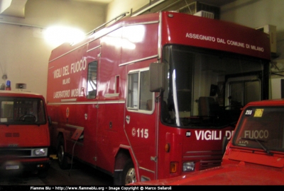 Fiat ?
Vigili del Fuoco
Automezzo laboratorio dono del Comune di Milano
Parole chiave: Vigili del Fuoco Automezzo laboratorio dono del Comune di Milano Fiat