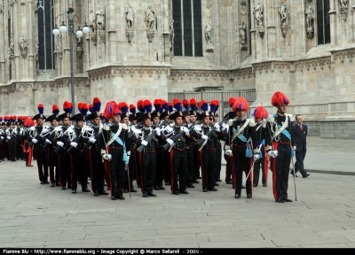 Schieramento reparti
Festa Arma dei Carabinieri 2009
Milano P.za Duomo
Parole chiave: Lombardia Feste