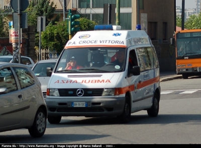 Mercedes Benz Vito
PA Croce Vittoria Milano
Parole chiave: Lombardia MI Ambulanza