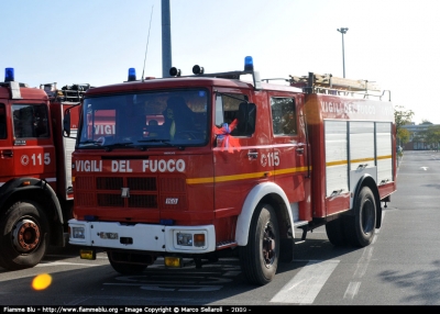 Iveco OM 160
Vigili del Fuoco
AutoPompaSerbatoio allestimento Baribbi
VF 11733
Parole chiave: Iveco OM 160 VF11733