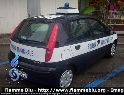 Fiat Punto II serie
Polizia Locale della Media Pianura Veronese
Parole chiave: Fiat Punto_IIserie Media_Pianura_Veronese